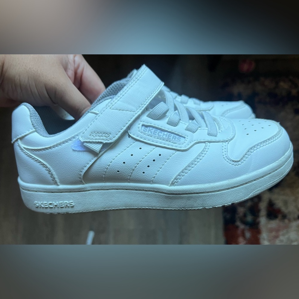 Boys little kids white Skechers quick street strap sneakers size 2.5